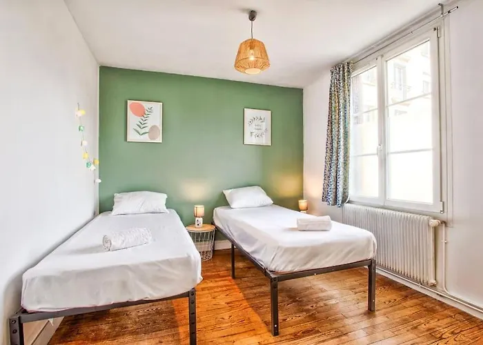 شقة Bel Rdc Avec Parking Gratuit *